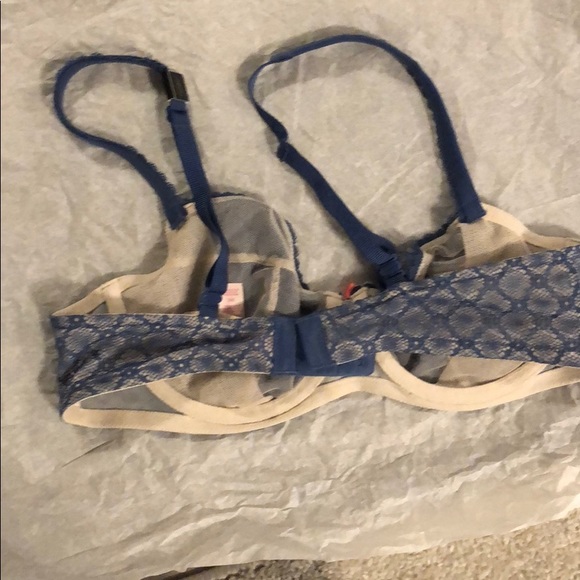 Victoria Secret Bra - Picture 2 of 3